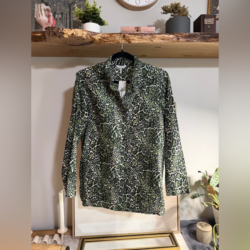 NWT Foxcroft Green Leopard Print Button Down Blouse with Pockets